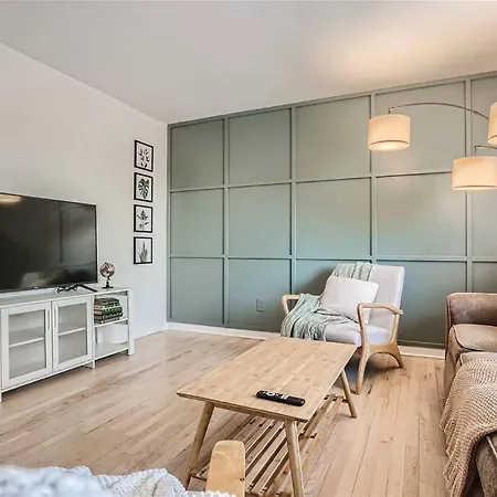 Serene, Spacious Home In Quiet Neighborhood With Fenced Yard